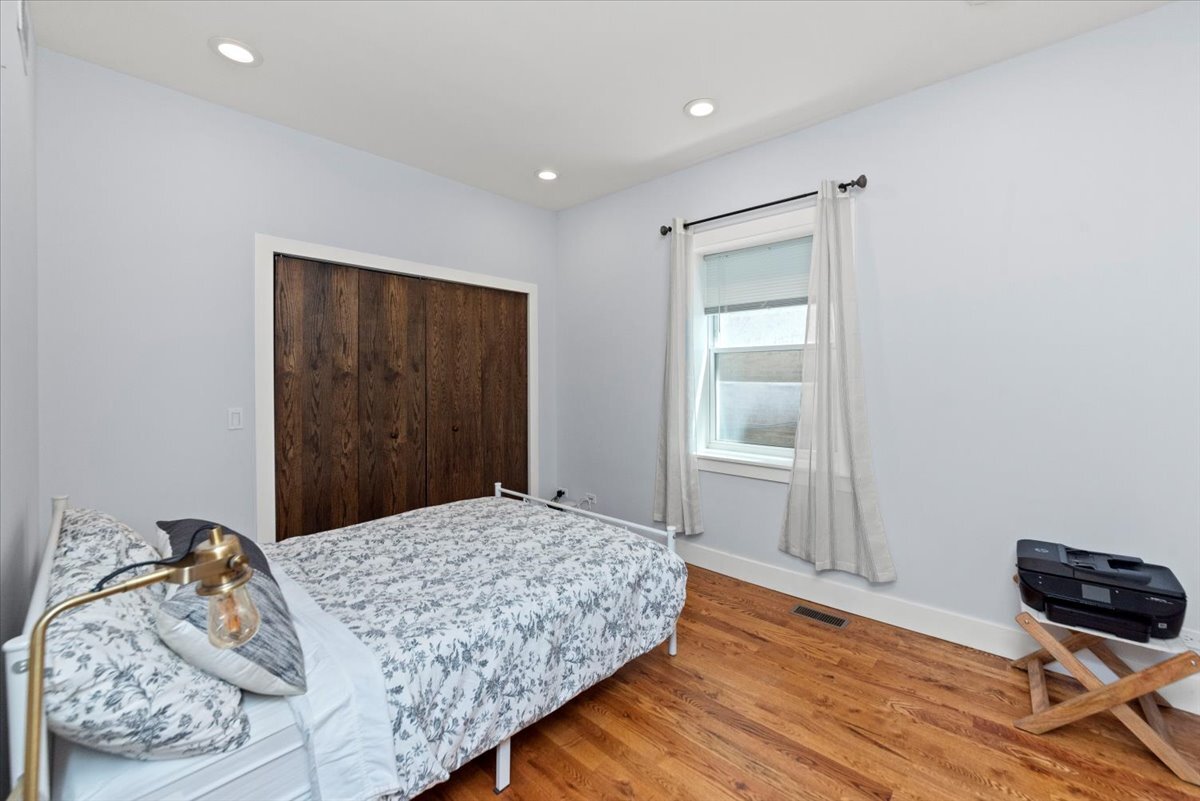 Building Photo - 4912 N Washtenaw Ave