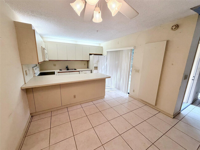 Building Photo - 736 NW 98th Cir