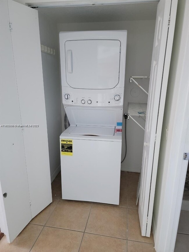 Building Photo - 201 Golden Isles Dr