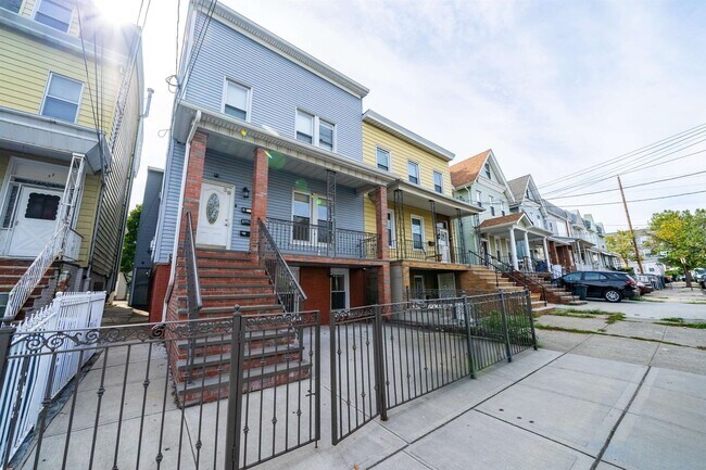 Building Photo - 39 Winfield Ave