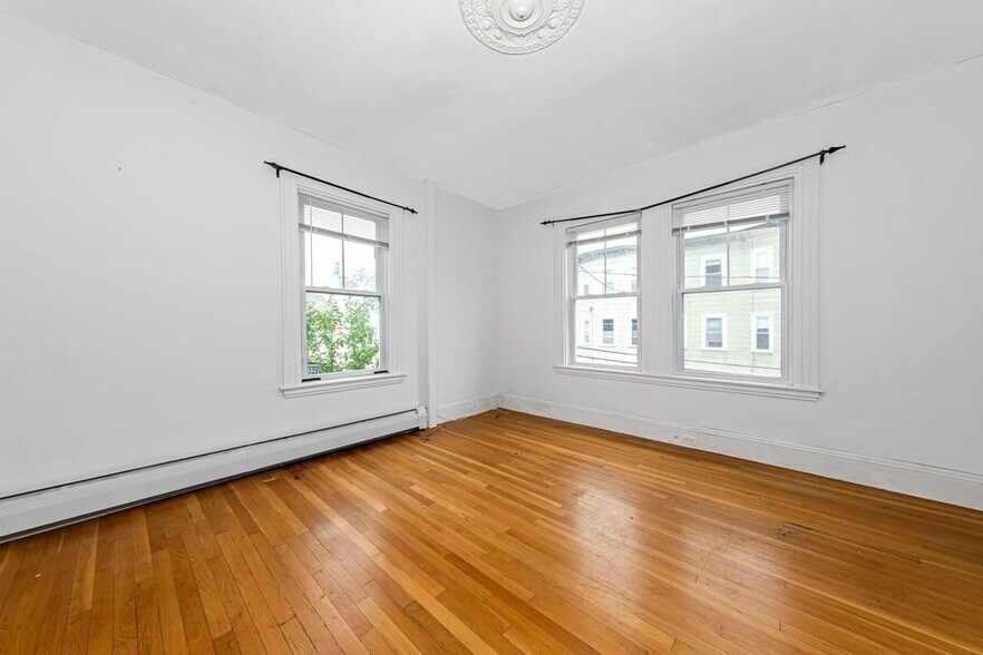 Building Photo - 12 Eldora St