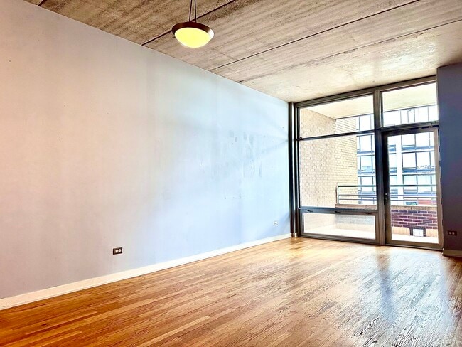 Building Photo - 5430 N Sheridan Rd