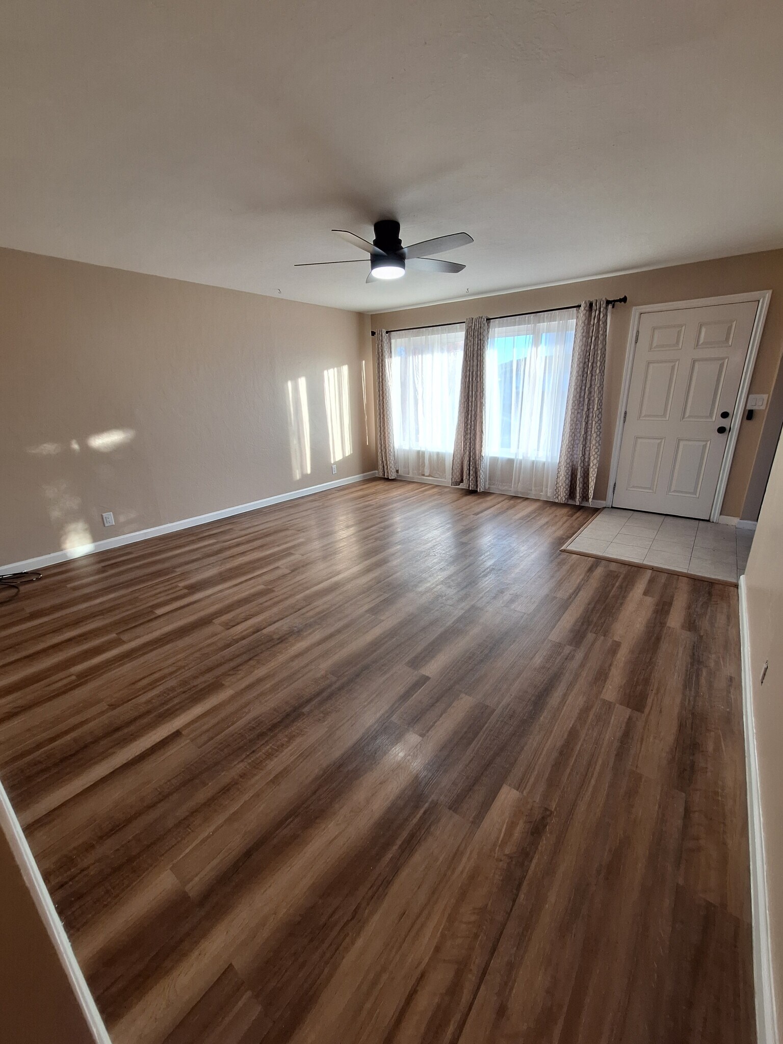 Living Room - 1410 E St