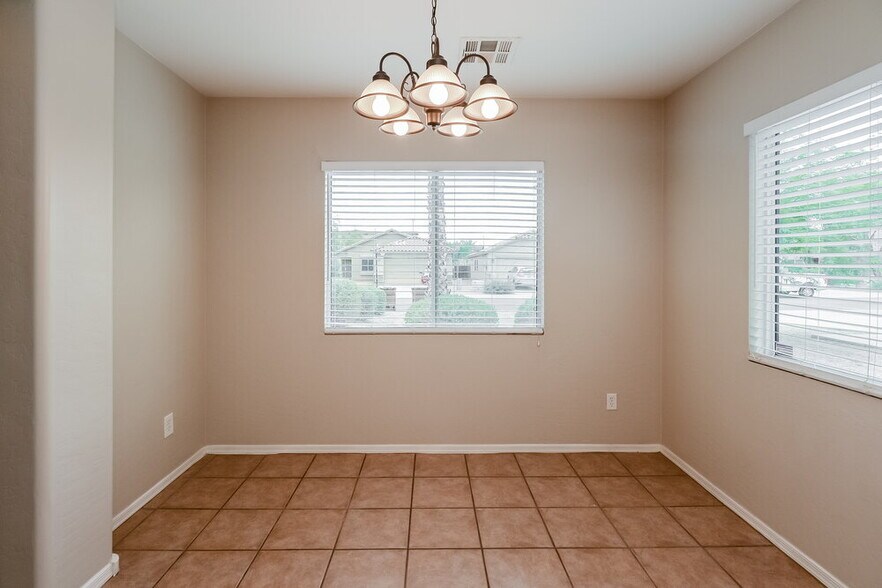 Building Photo - 2436 E Olivine Rd