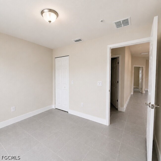 Building Photo - 3313 SW 8th Pl
