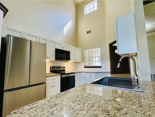 Building Photo - 1 bedroom 1 bath condo in Barclay Place in...