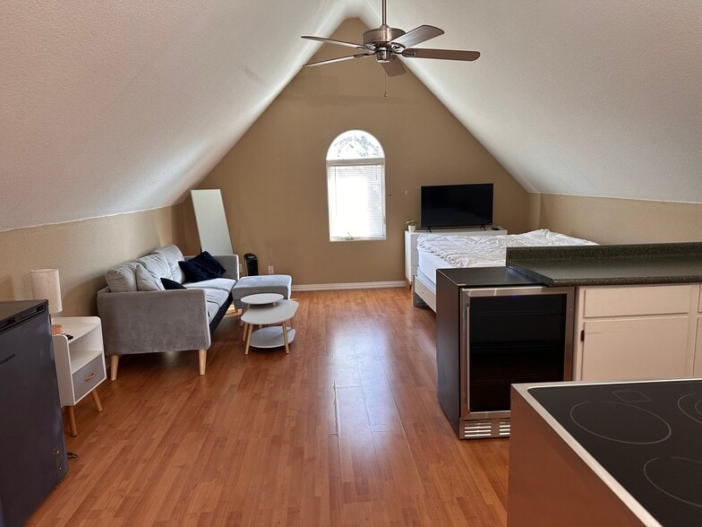 Building Photo - 2312 Carleton Ave