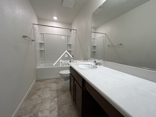 Building Photo - Beautiful Newer Folsom 4bd/2.5ba in Gated Community!