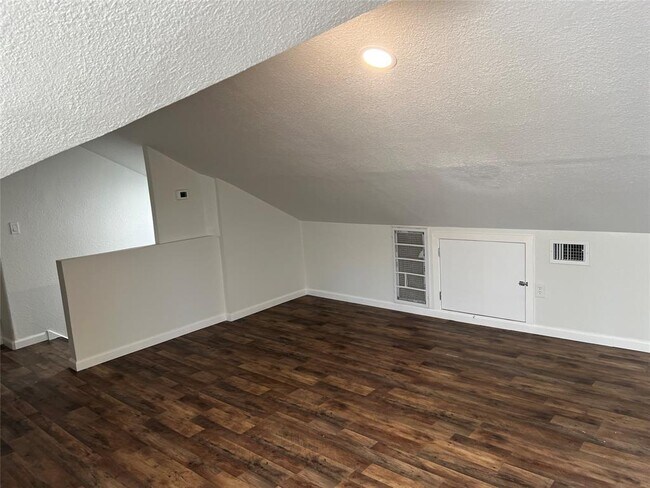Building Photo - 15431 Stroup Cir