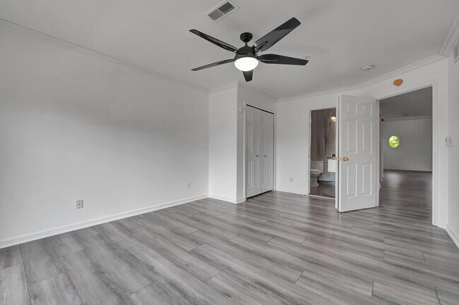 Building Photo - 17034 Farmington Rd