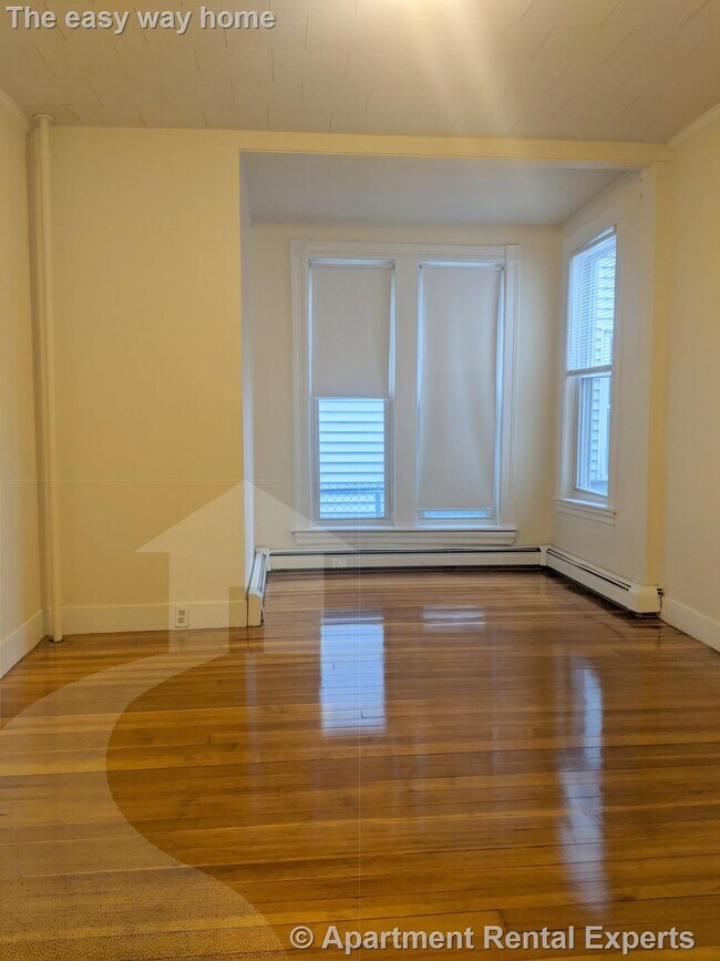 Building Photo - 83 Yorktown St