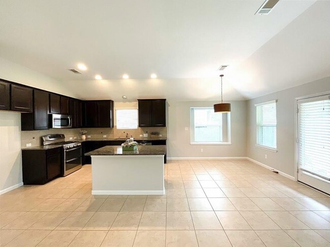 Building Photo - 7018 Baitland Dr