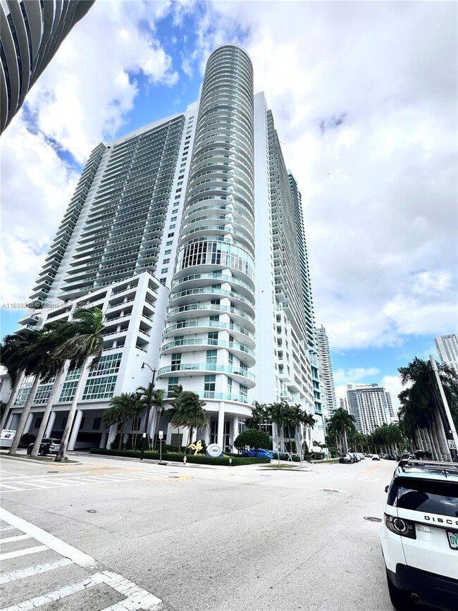 Building Photo - 1800 N Bayshore Dr