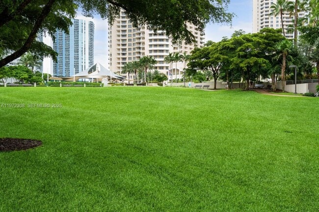 Building Photo - 540 Brickell Key Dr