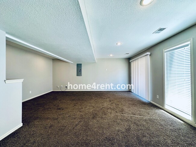 Building Photo - Wonderful Four Bedroom/Three Full Bath Hom...