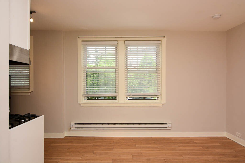 Building Photo - 511 W Belmont Ave