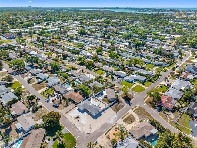 Building Photo - 11572 63rd Ave N