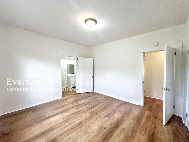 Building Photo - 1753 Lee Ave SW