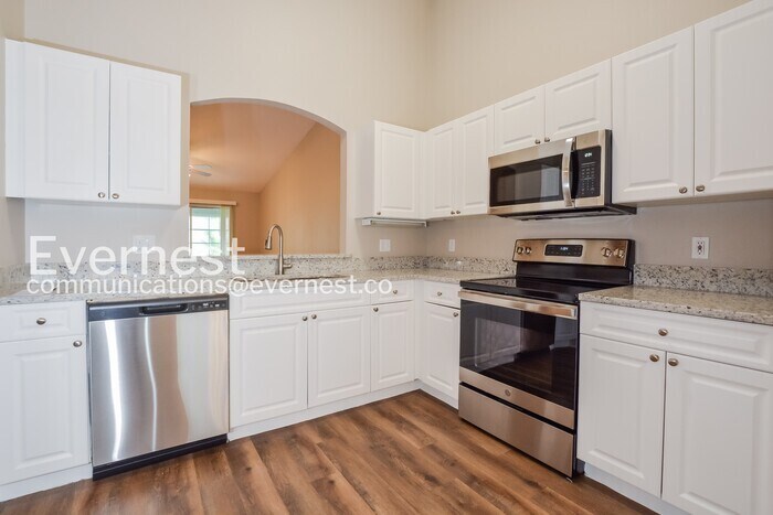 Building Photo - 3435 Village Green Ct