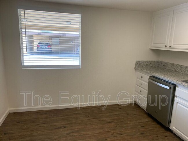 Building Photo - 3928 W Meadow Ave