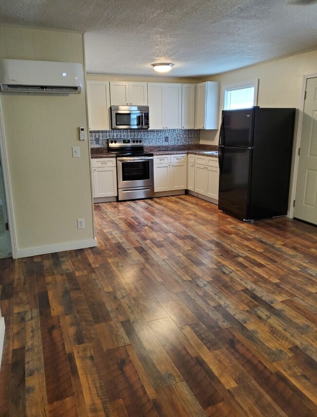 Kitchen/Dining - 1615 Highway 91