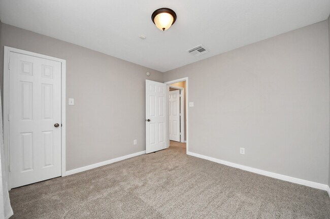Building Photo - 7447 Oakwood Canyon Dr