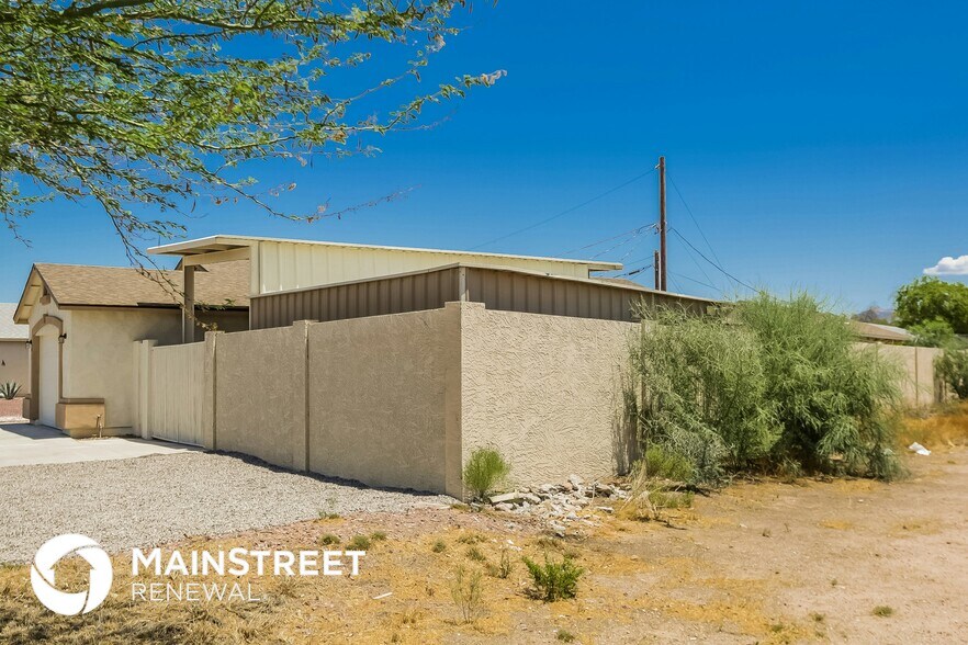 Building Photo - 401 N 111th Way