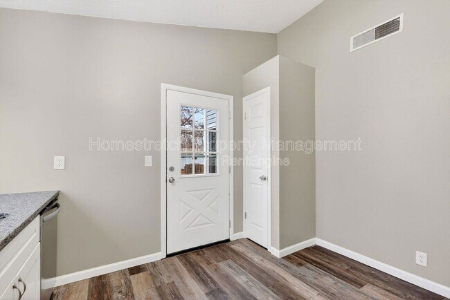 Building Photo - 3333 Green Pasture Dr