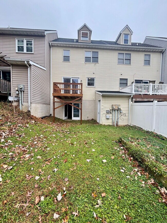 Building Photo - 4 Pheasant Ln