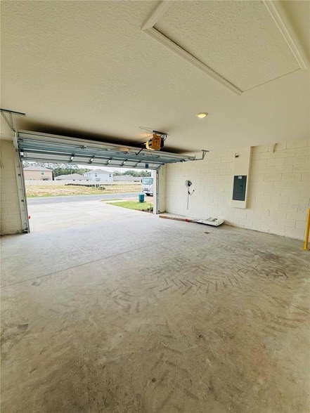 Building Photo - 2924 NE 20th Ter