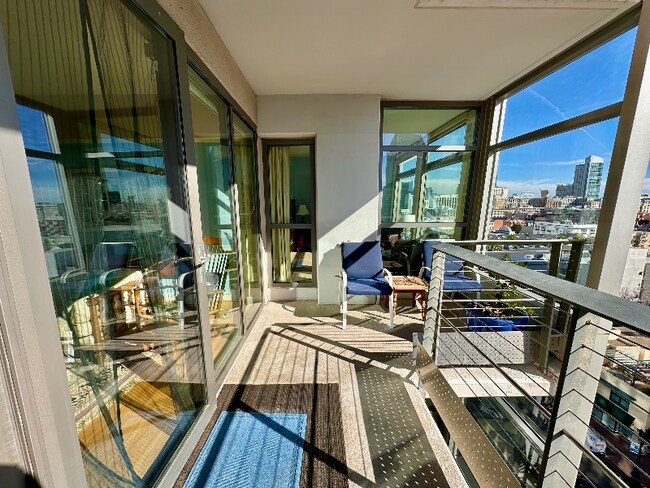 Building Photo - 654 Front St