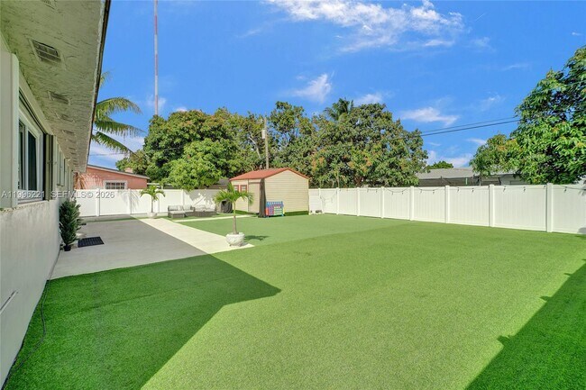 Building Photo - 19625 NW 6th Pl