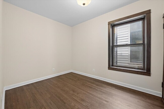 Building Photo - 3842 N Bell Ave
