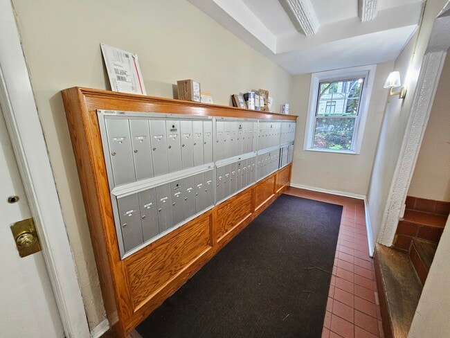 Building Photo - 644 W Wrightwood Ave