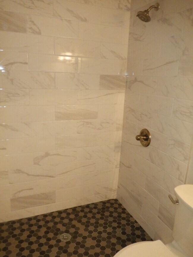 Building Photo - Downs1345-1347