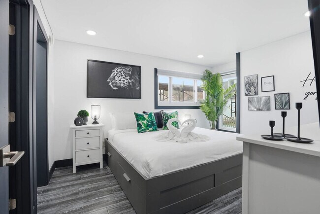 Building Photo - 8743 Thomas Dr