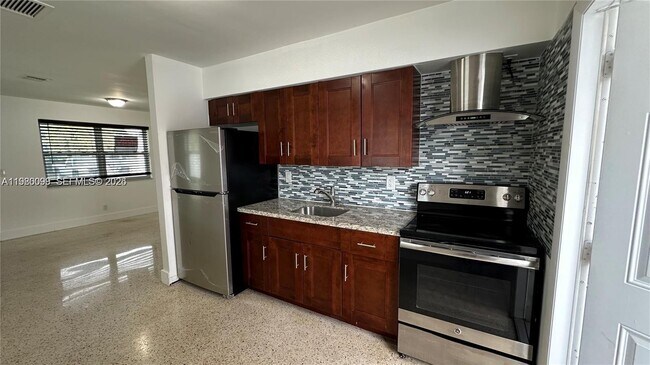 Building Photo - 514 NE 4th Ave