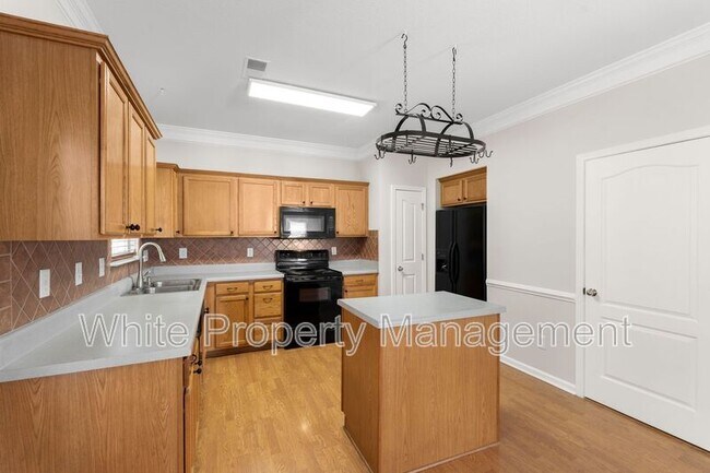 Building Photo - 12427 Oakton Hunt Dr