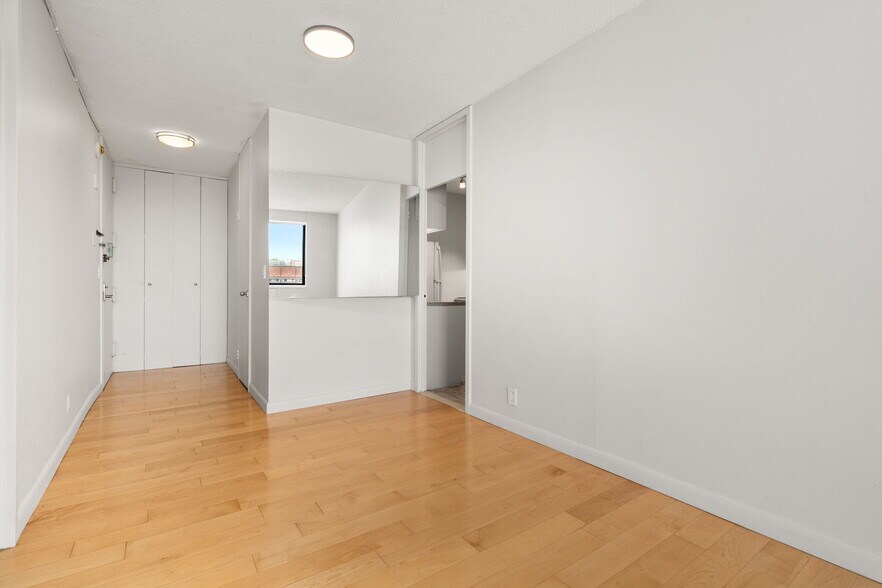 Building Photo - 85 E India Row