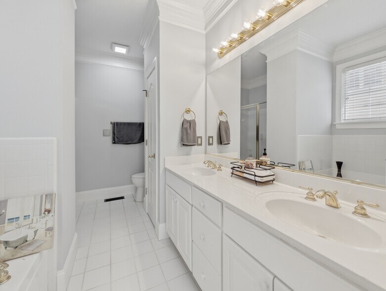 Building Photo - 6624 Barton Creek Dr