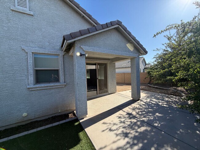 Building Photo - Three Bedroom Two Bath Home with A Den