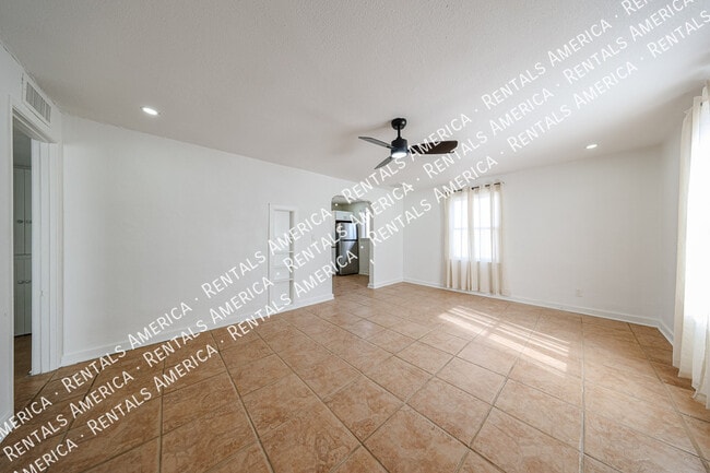 Building Photo - 2047 E Virginia Ave