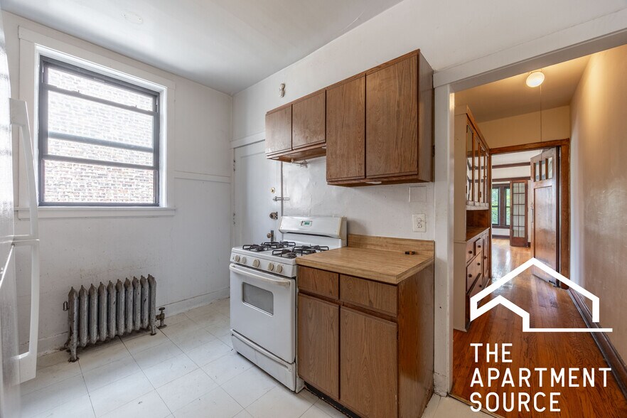 Building Photo - 2434 N Sawyer Ave