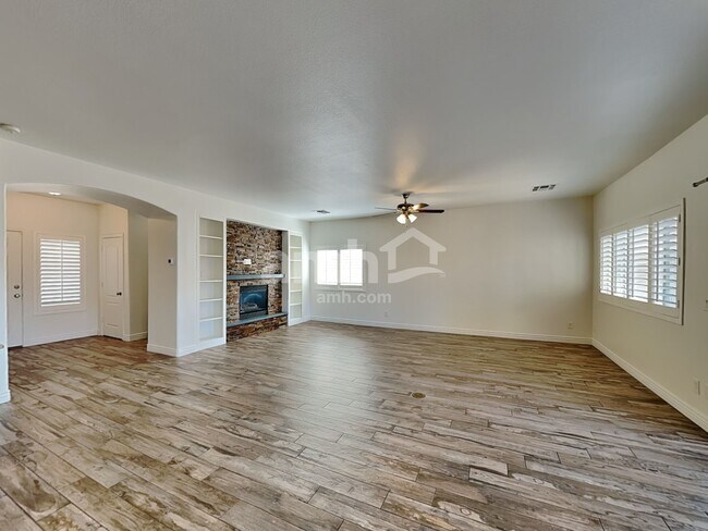 Building Photo - 8135 W Deanna Dr