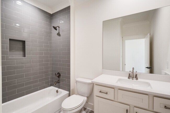 Building Photo - 1117 E Irvin Dr