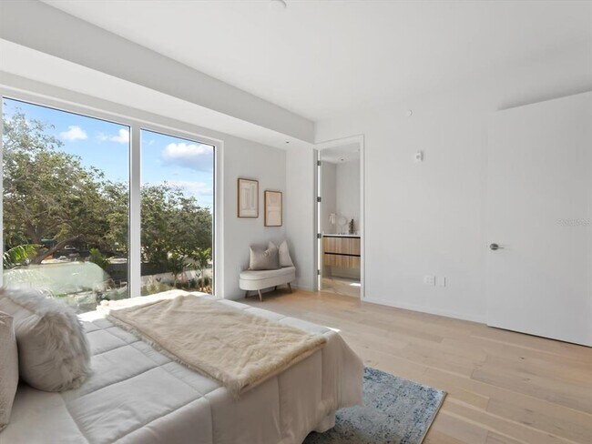 Building Photo - 1020 Sunset Point Rd