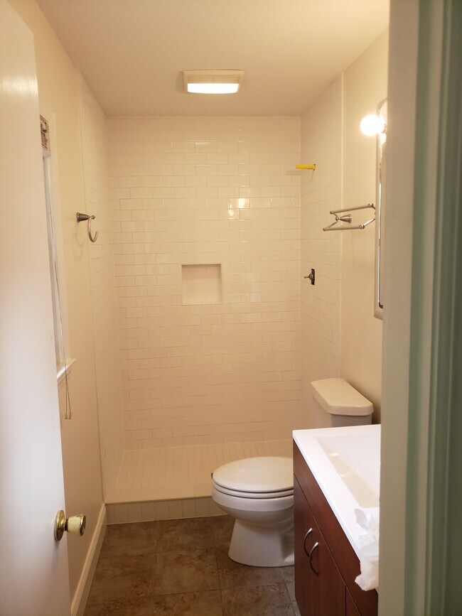 Building Photo - 6512 Springfield Dr