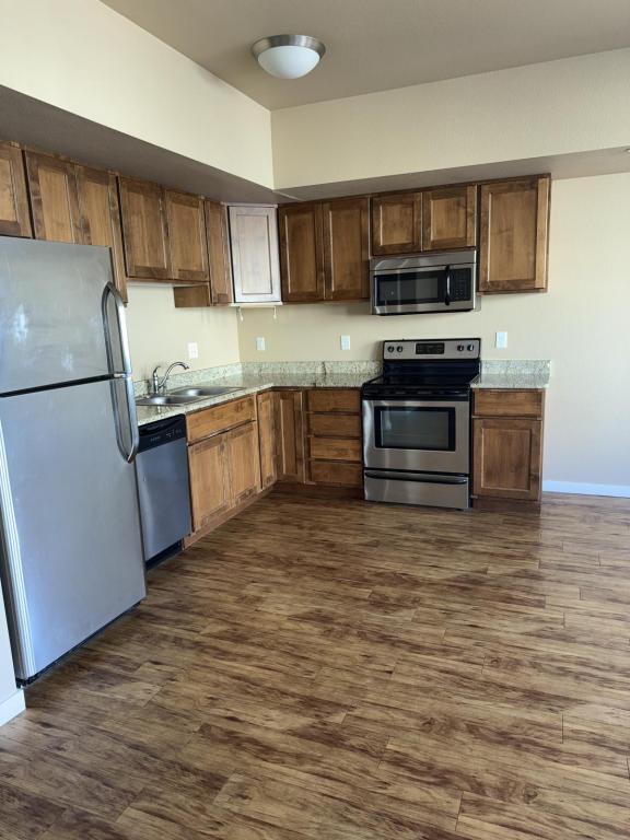 Building Photo - 140 E 1st St