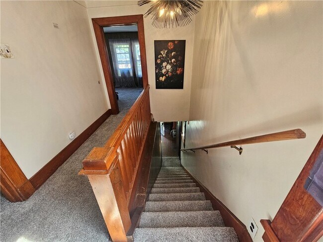 Building Photo - 1127 Highland St