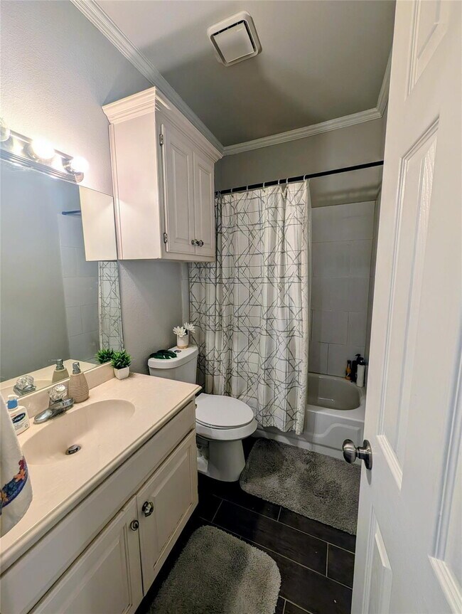 Building Photo - Exceptional Home in Arlington – Great Layout & Prime Location